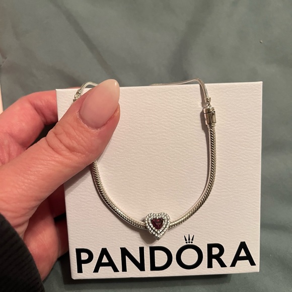 Pandora bracelet with heart charm - Picture 2 of 5